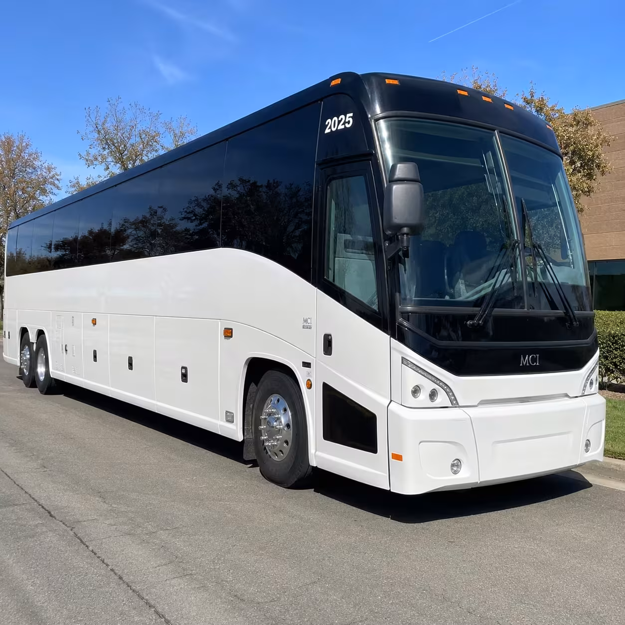 group shuttle buses for concerts in baldwin park